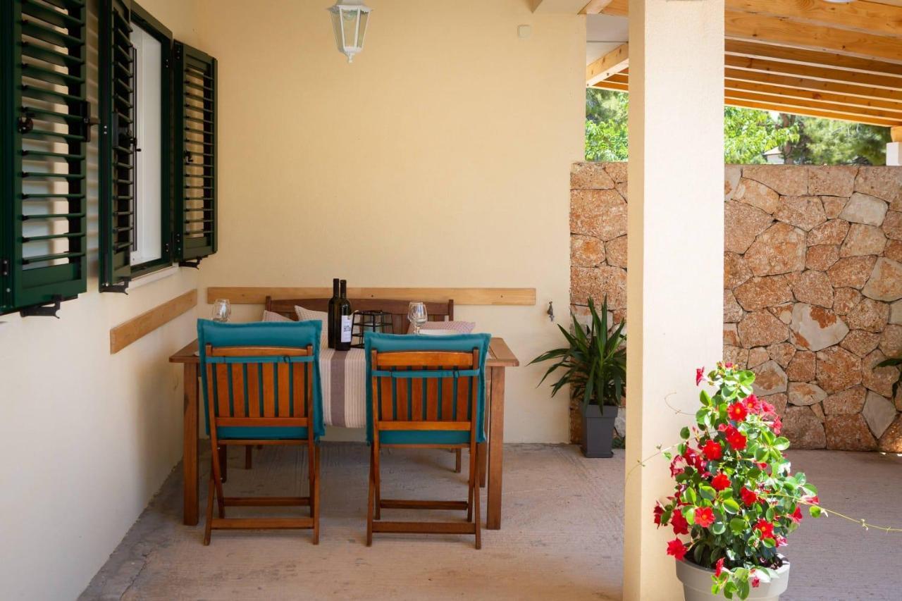 Silvana * Sveta Nedelja (Hvar)